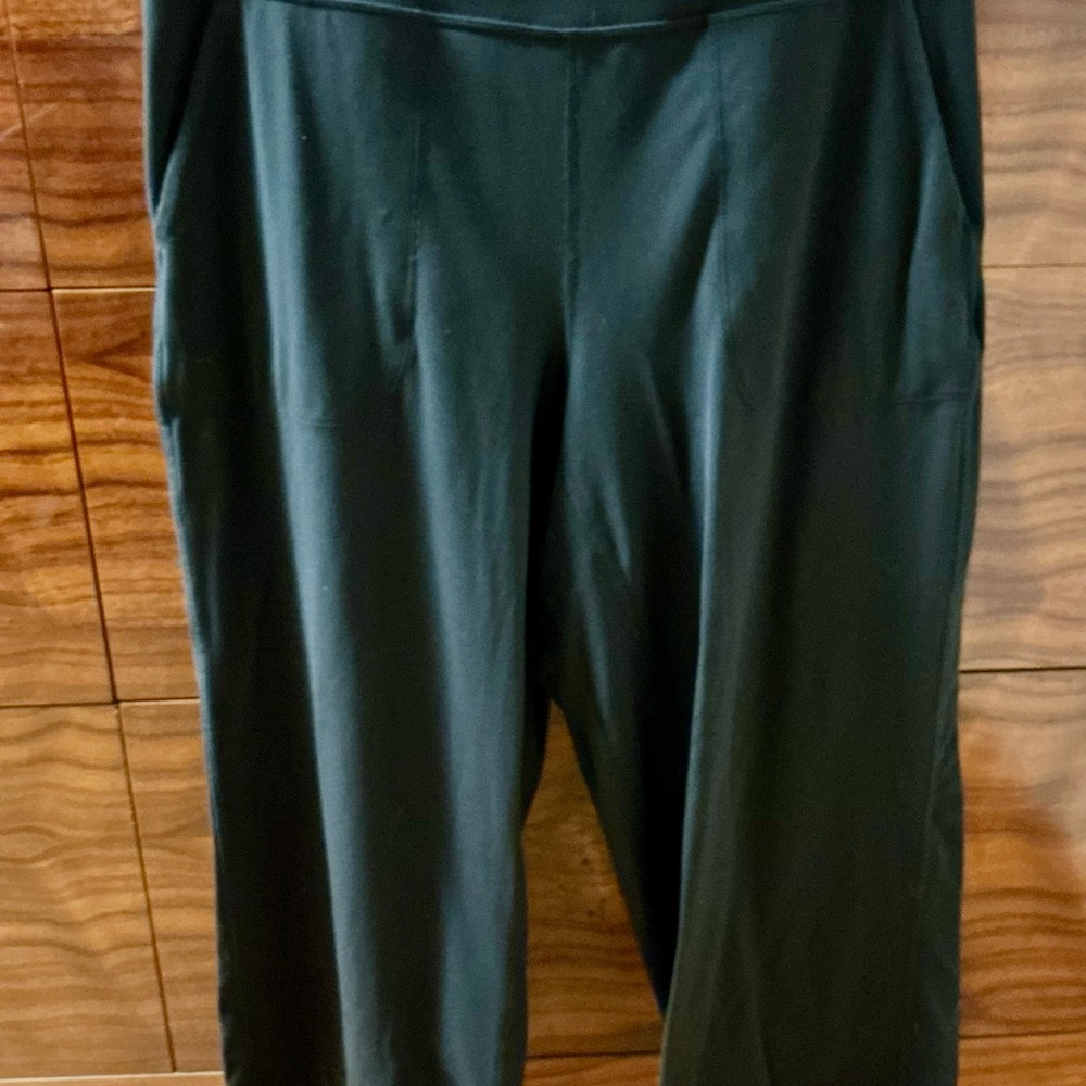 Lululemon Align super high rise wide leg crop pants Size 12.